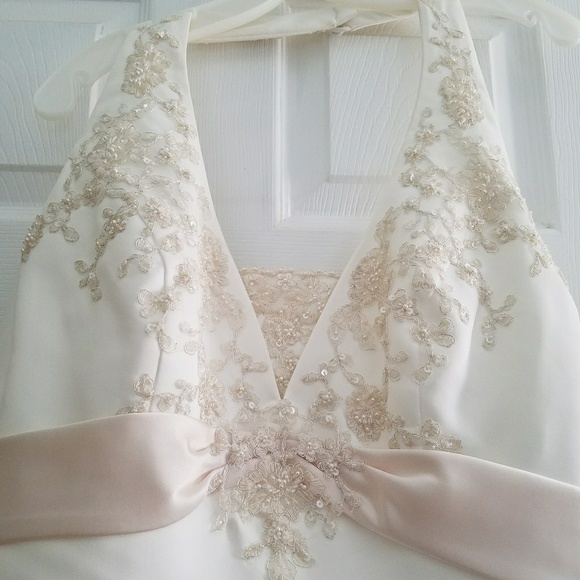 Brand new wedding dress. - Picture 3 of 13